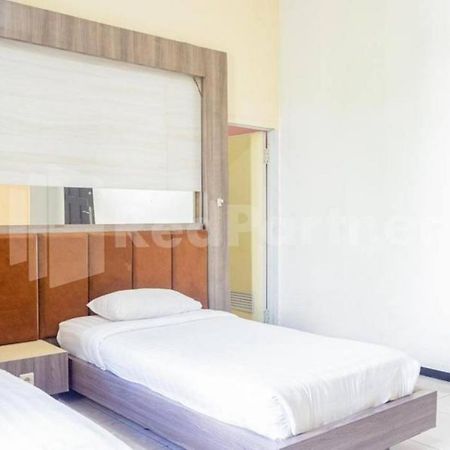 My Hommy Homestay Mitra Reddoorz Surabaya Exterior photo