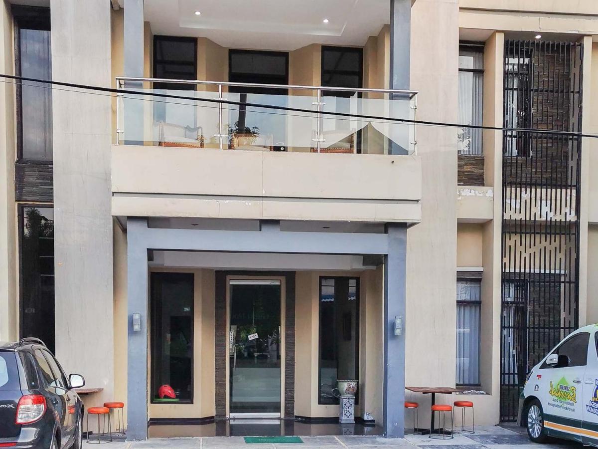 My Hommy Homestay Mitra Reddoorz Surabaya Exterior photo