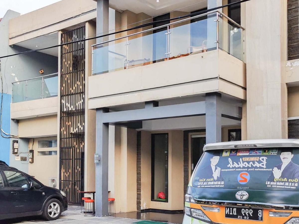 My Hommy Homestay Mitra Reddoorz Surabaya Exterior photo