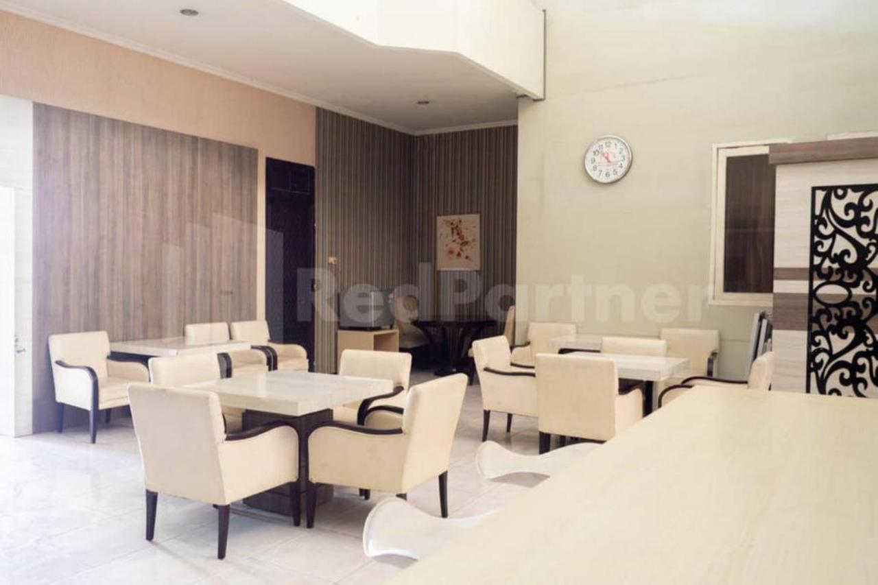 My Hommy Homestay Mitra Reddoorz Surabaya Exterior photo